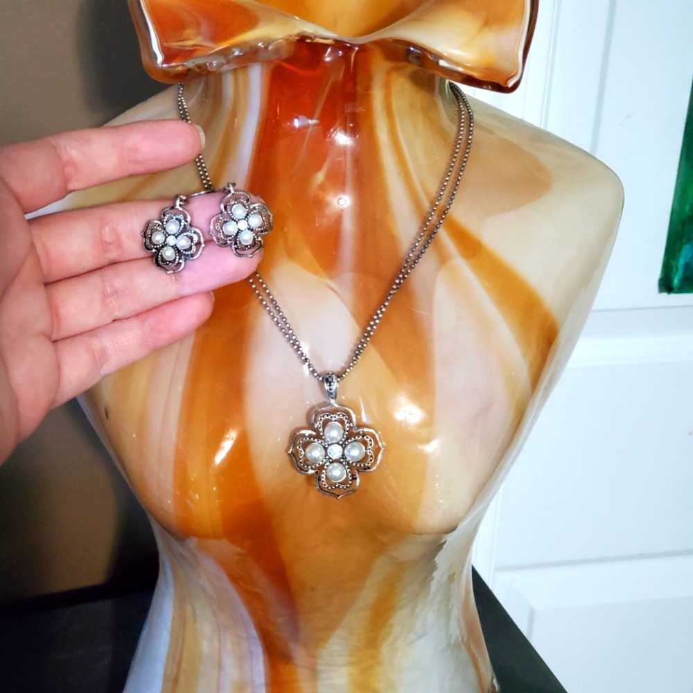 Premier Designs necklace and earrings set